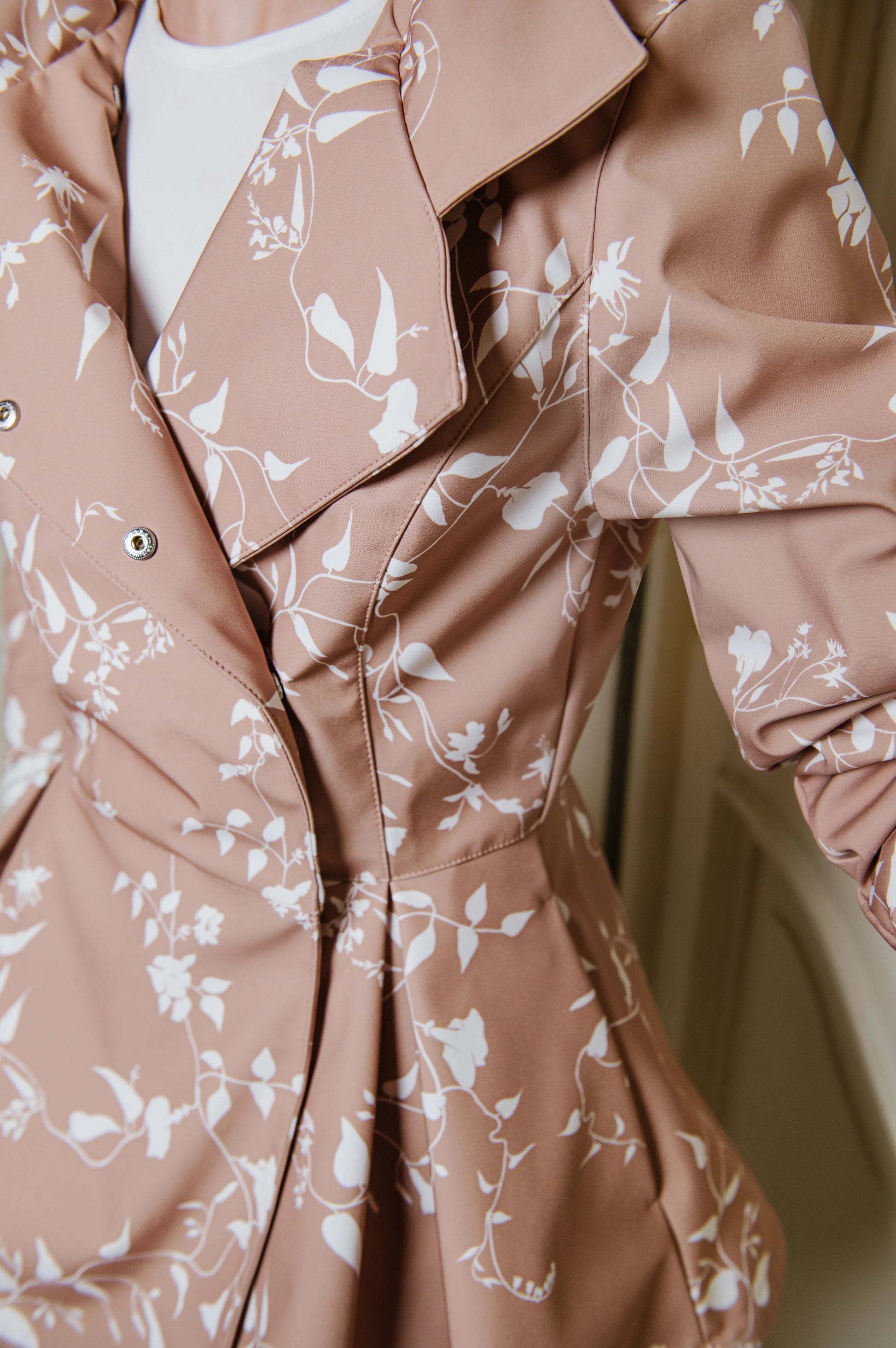 Rosabeige jakke med avtakbar hette fra RainSisters | 'Rose Blush'