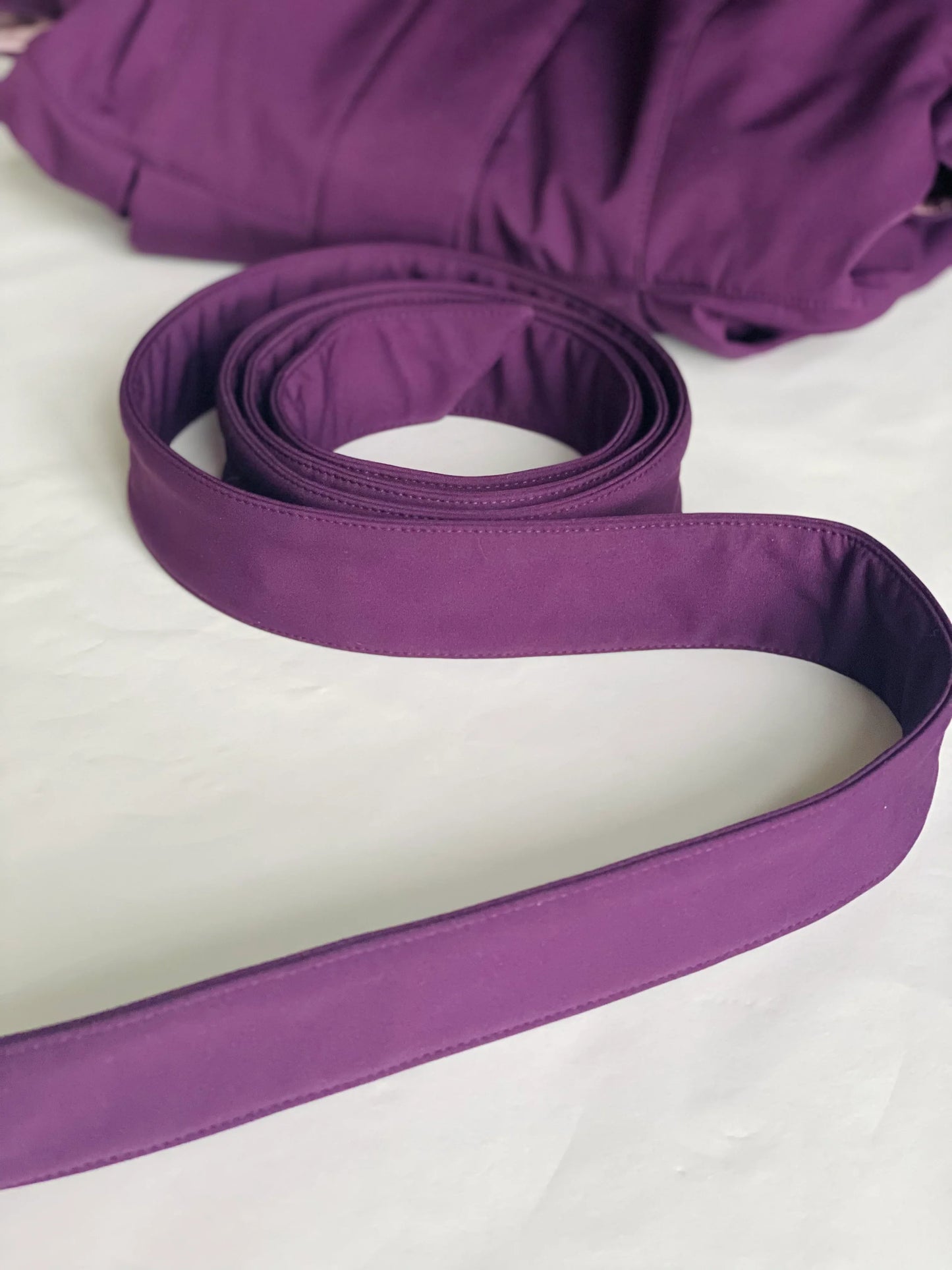 Belte til "Ruby Purple" designerkåpe fra RainSisters